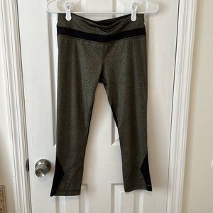 lululemon leggings, like new condition. Size 6